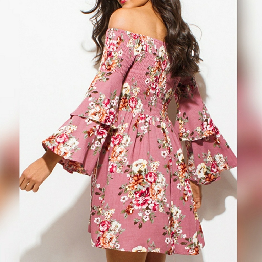 📣LAST ONE!📣🌿BELL SLEEVED DRESS🌿 - Picture 4 of 8
